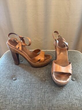 UGG tan/ nude Leather Platform Sandals
